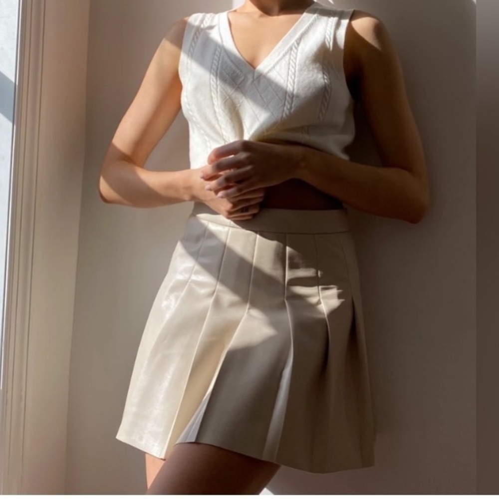 Sunday Best Aritzia Olive Pleated Vegan Leather Mini Skirt in Beige size 2
